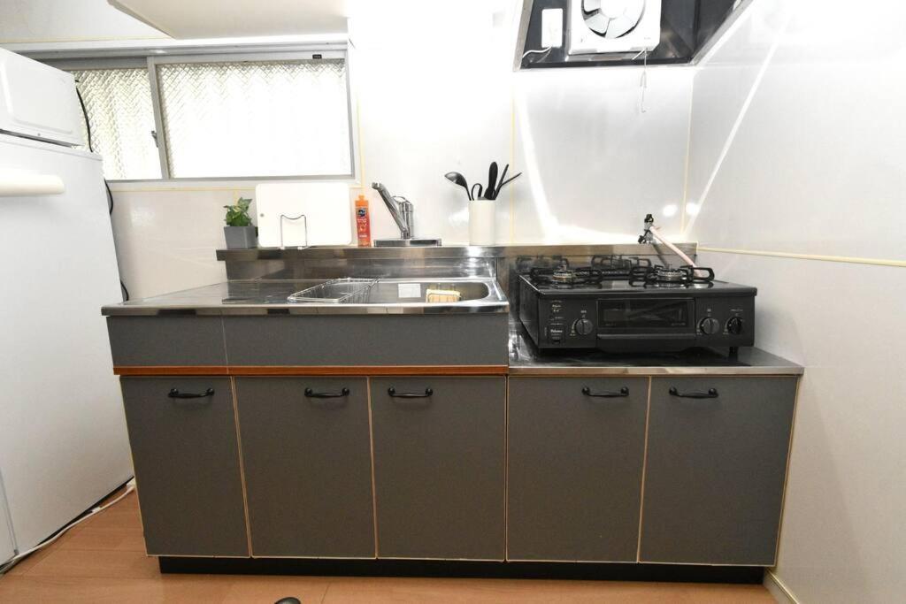 ゆったり1Ldkで最大8人まで宿泊可能！博多駅・キャナルも徒歩圏内！コンビニ・スーパー徒歩１分！ Sumiyoshi-cho Eksteriør billede